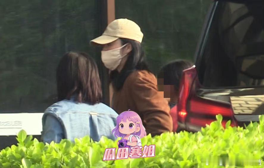 姚晨带女儿就医姚晨女儿9岁身高 姚晨带女儿小茉莉去医院就医，她女儿才9岁，看上去