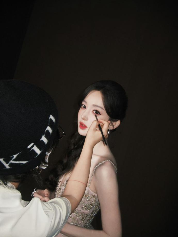 娜扎这才叫顶级美女 谁能拒绝娜扎这种顶级美貌啊！女娲造人也太偏心了，出道这么久认