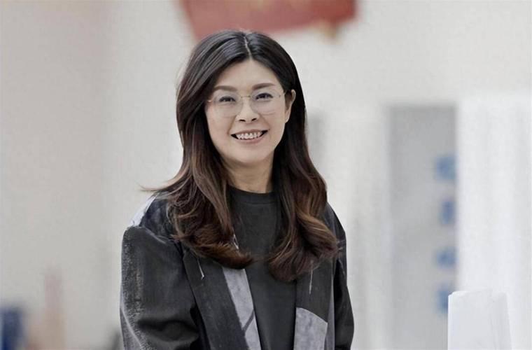 美议员上门要钱，民进党欢呼雀跃，岂不知其正一步一步走向自取灭亡。

另一边，由郑