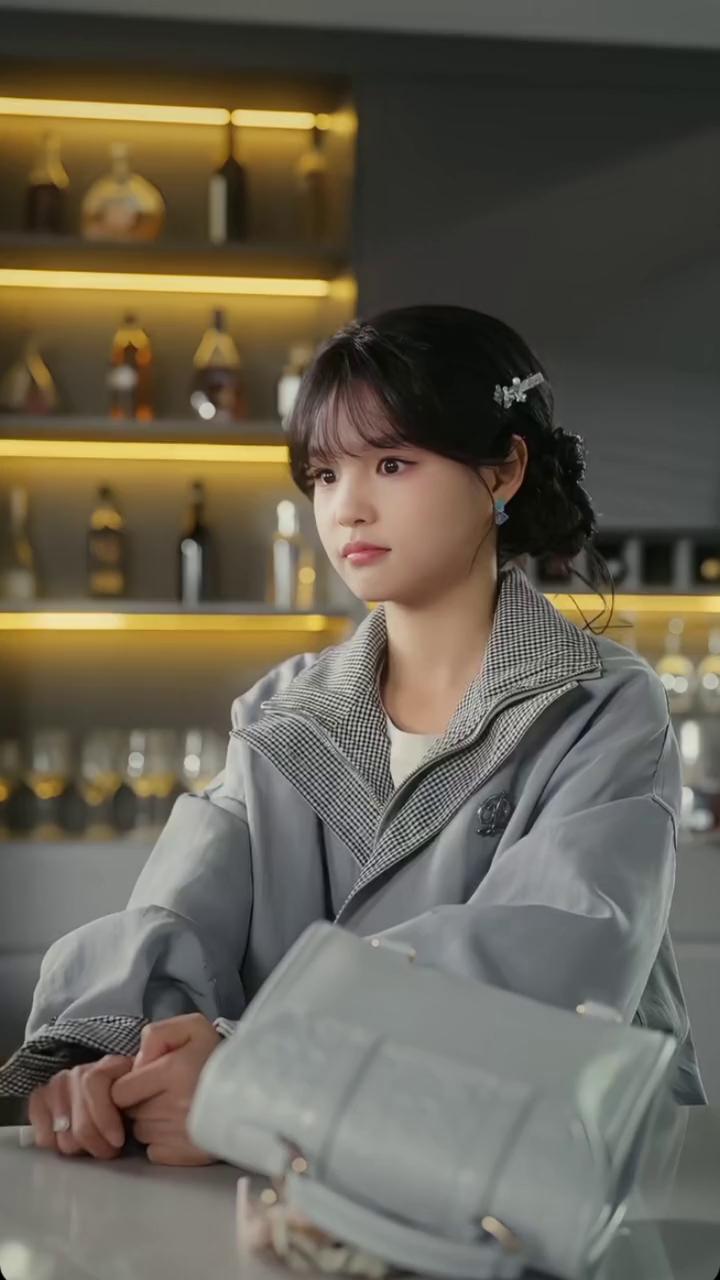 我这是走了什么狗屎运？这泼天的福气怎么就降到我的头上了？虽然妈妈从小到大把我保护