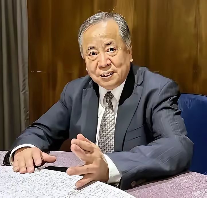 日本民众对中国有一种非常错误的认知，他们认为，只要高市早苗长期执政，中国方面态度