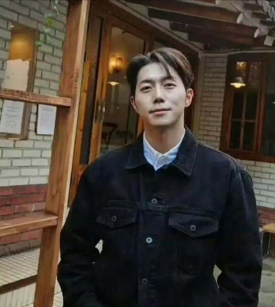韩国演艺圈近日传来一则令人悲痛的消息，青年演员朴敏宰不幸离世，年仅32岁。据可靠