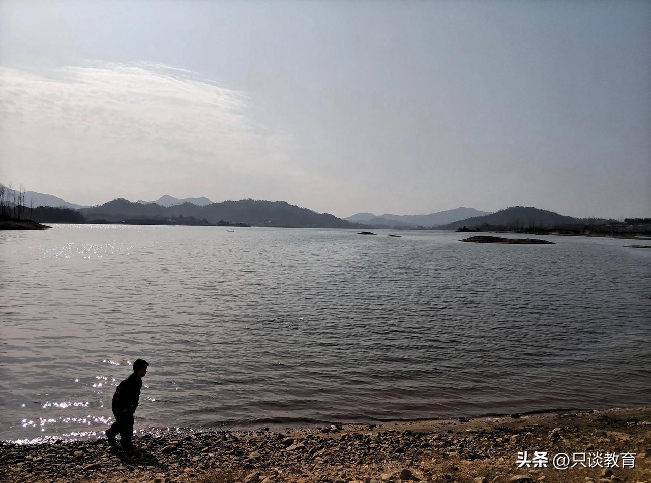 大学生就业难，习惯就好了！
今年春节回了农村过年，
不少亲友家大学生孩子处于待业