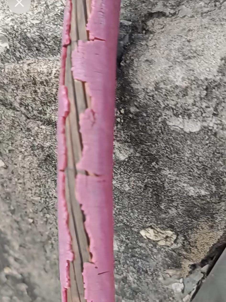 这条电线，老板说，用胶布包一下，然后用高压热缩管套一下，在用10年不是事！

老