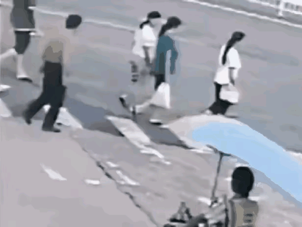 一招制敌，干净利落！[击掌][击掌][击掌][击掌]