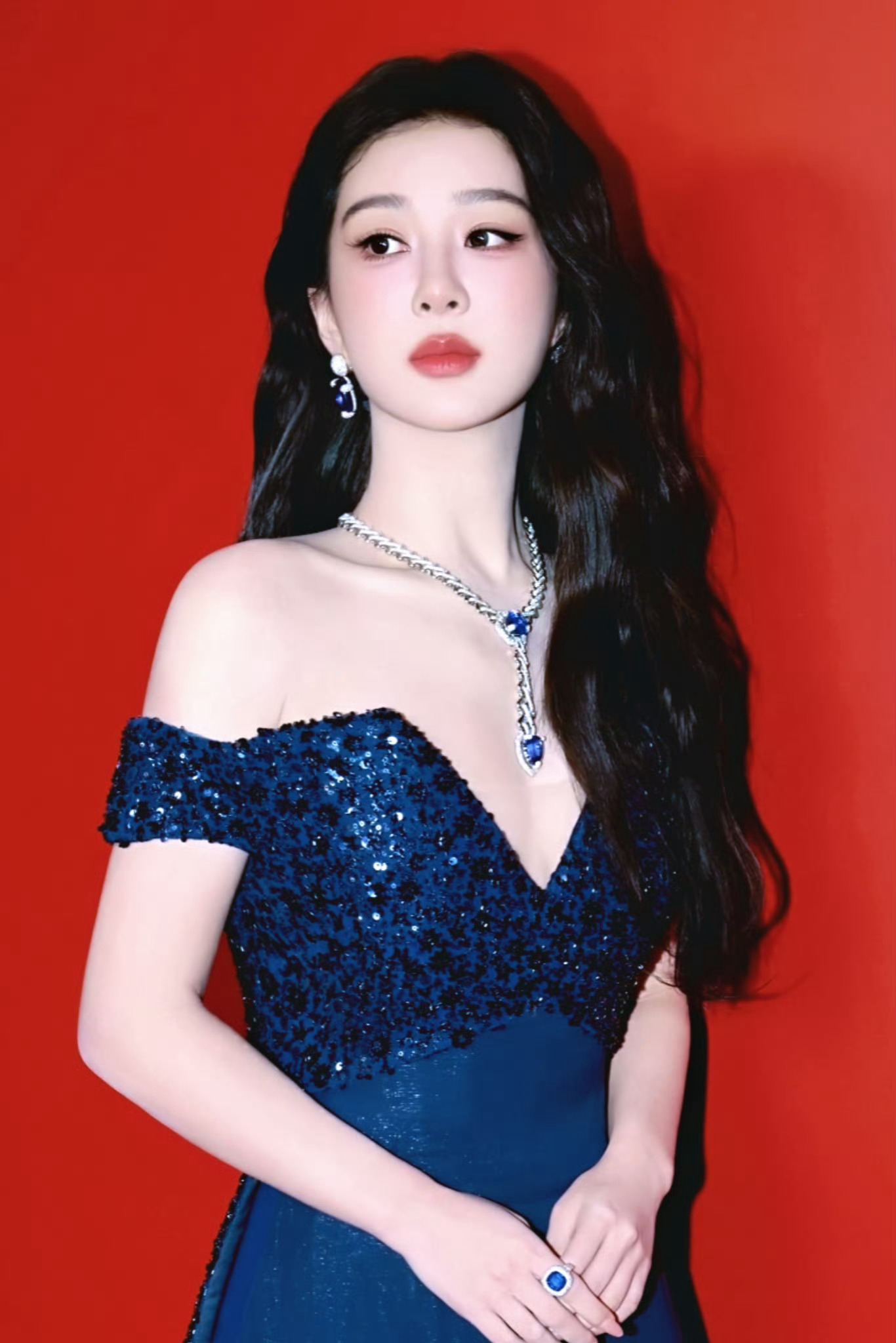 杨紫[超话]杨紫董竹君💜杨紫玉兰花开君再来“情起一时的喜欢不叫热爱，长久无言的