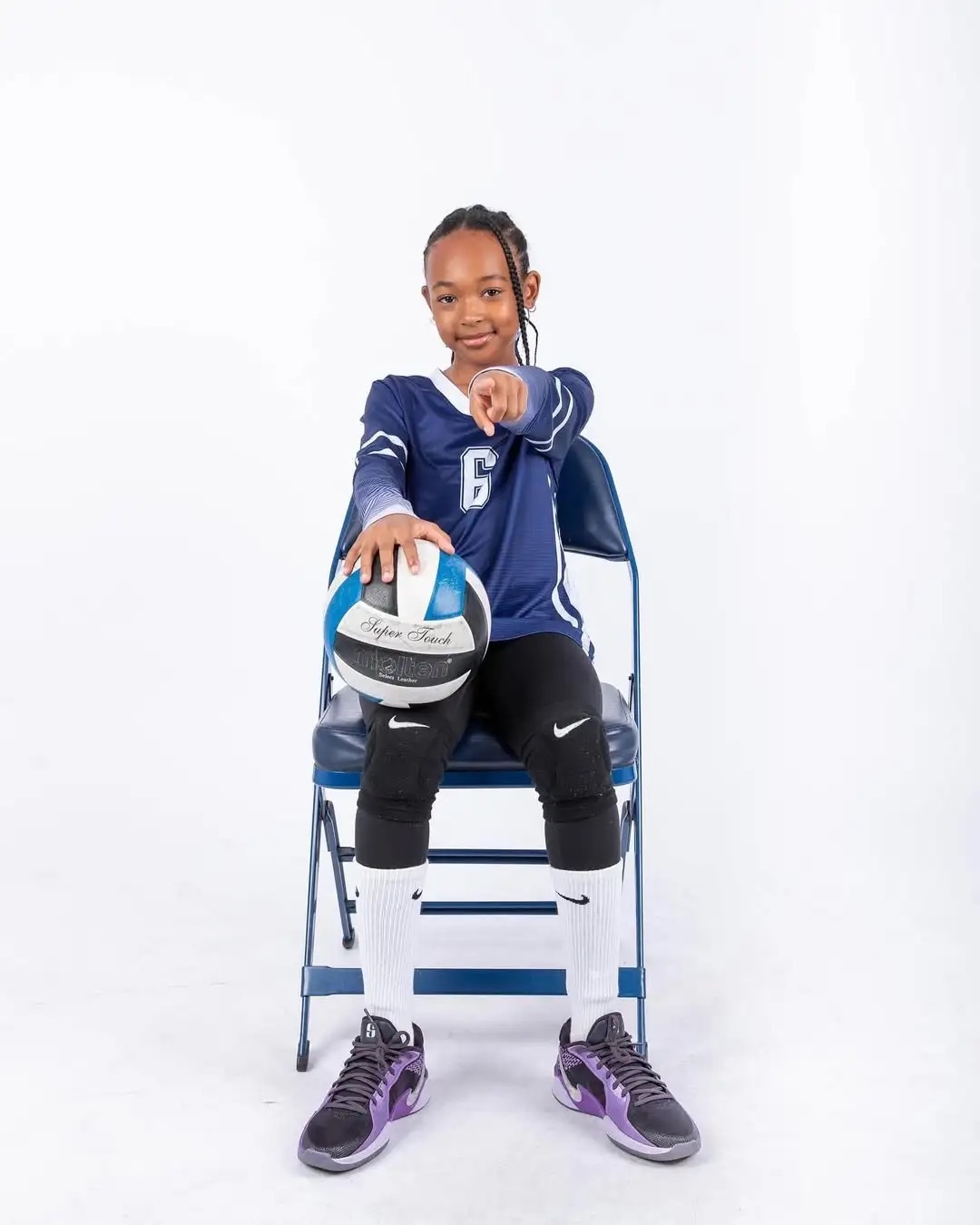 詹姆斯晒女儿加入排球队定妆照：加油，宝贝！祝你这赛季好运！ 