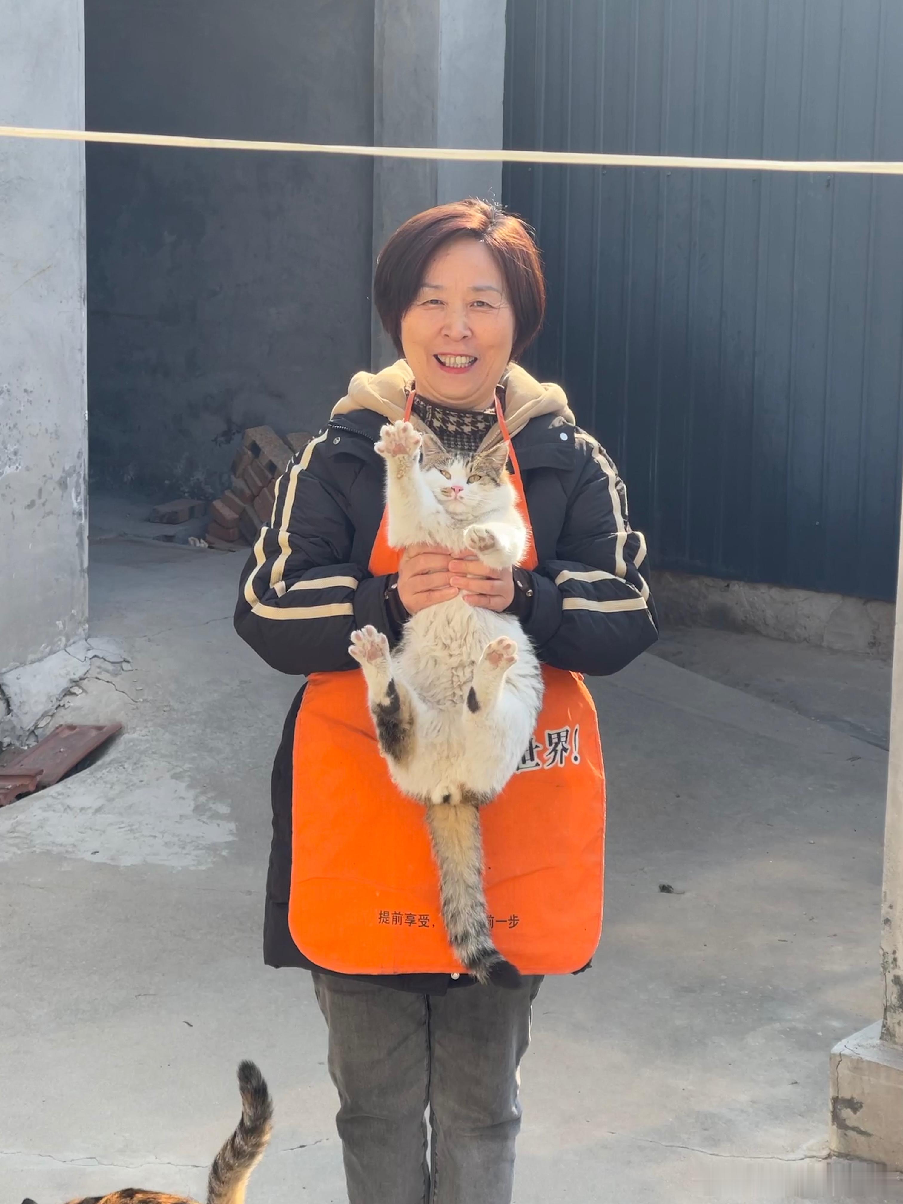 本来是想逮起来揍一顿（不是真揍），结果逮住之后又被大胖狸给俘获了，并获得与姥娘合