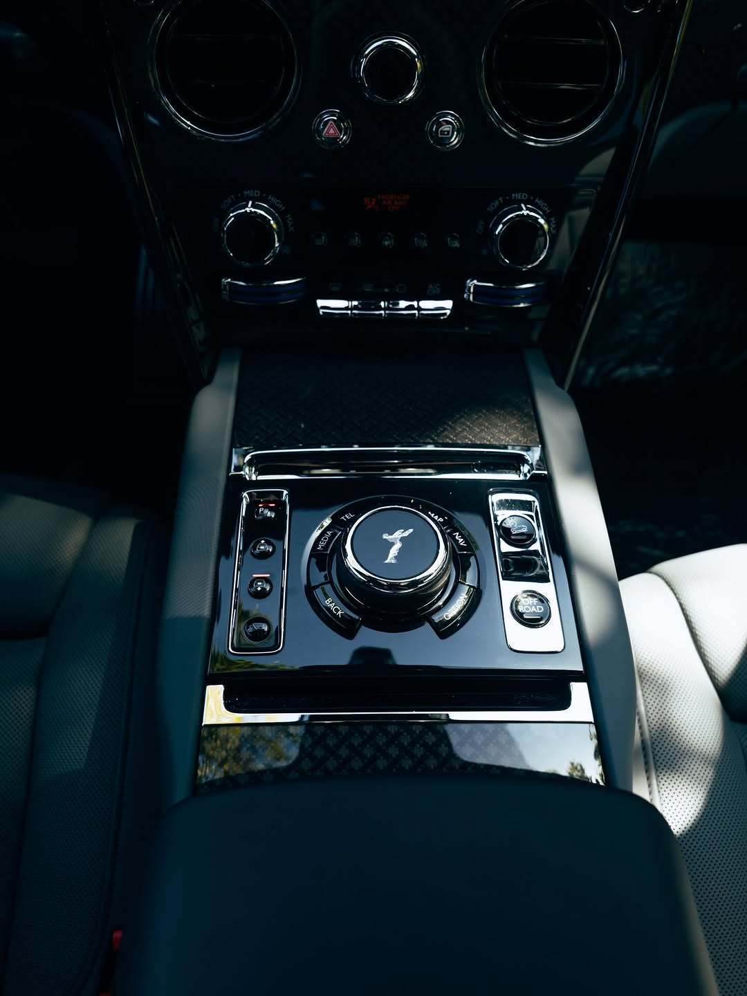 劳斯莱斯 Cullinan Black Badge 