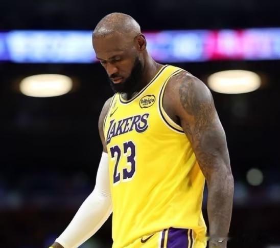 詹姆斯没松口！3年1.82亿摆在桌上，湖人却不敢递笔？

NBA最安静的“炸弹”