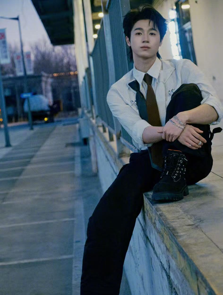 谁懂啊！九九八十一难的课业生活快把人逼疯，唐僧有孙悟空护驾，我全靠荣耀Magic