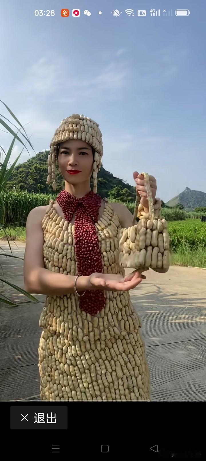你能看出美女的衣服、帽子、兜子是用什么做成的吗？看看你的眼力！