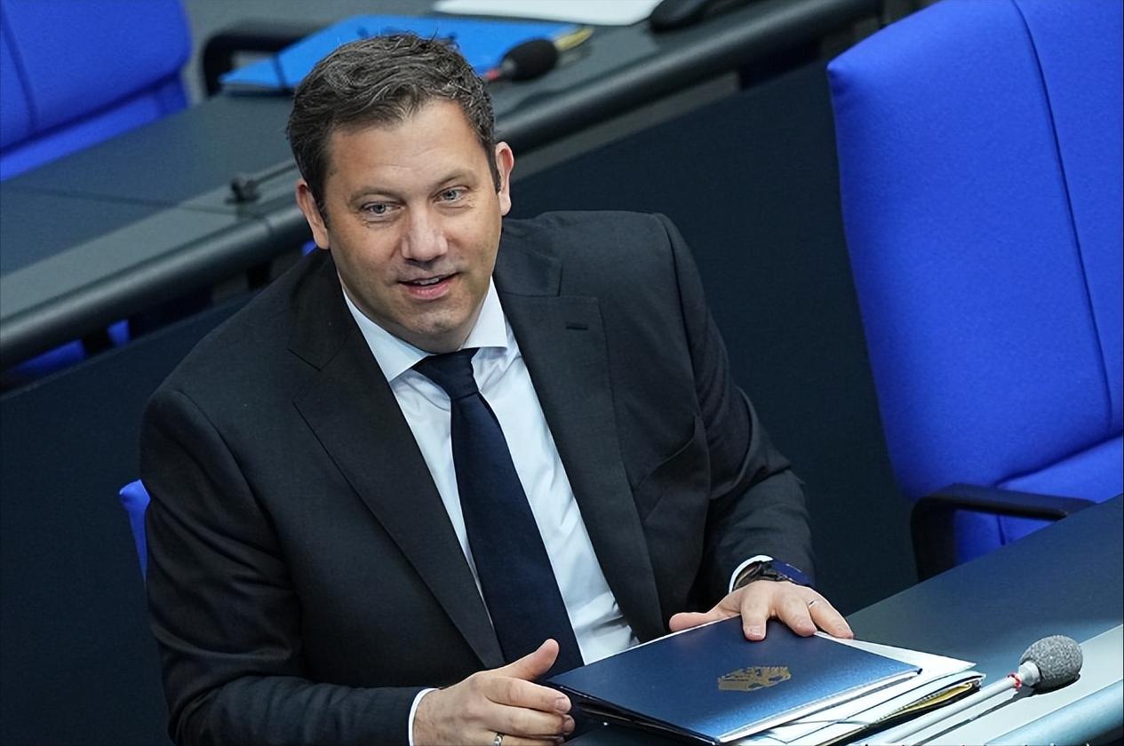 德国财长克林拜尔说了两句狠话，第一句是“我们不要中国垃圾！”第二句是：“德国决不