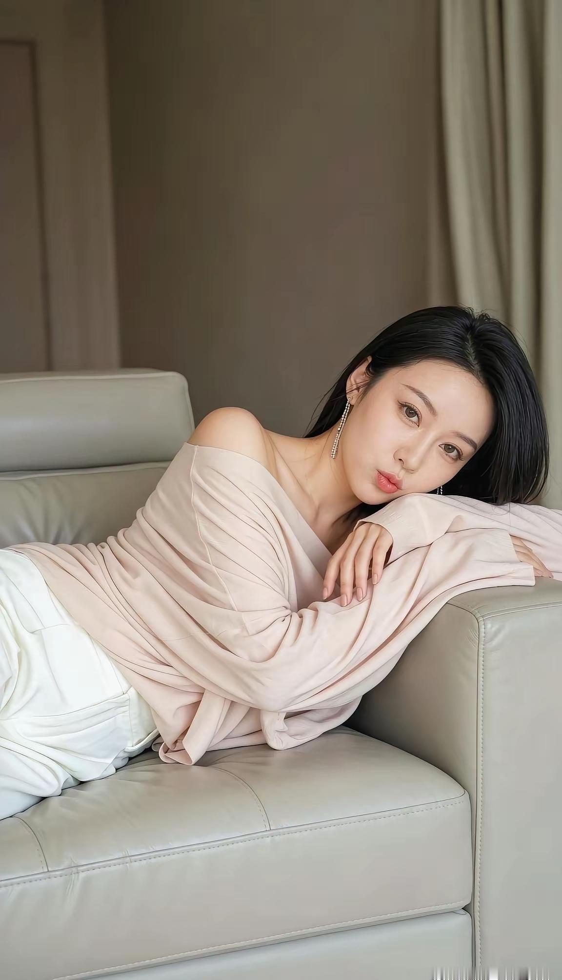 完美，简约，这个女子太漂亮！
之所以发出来，是因为高清，
但有些事，确实分不清，