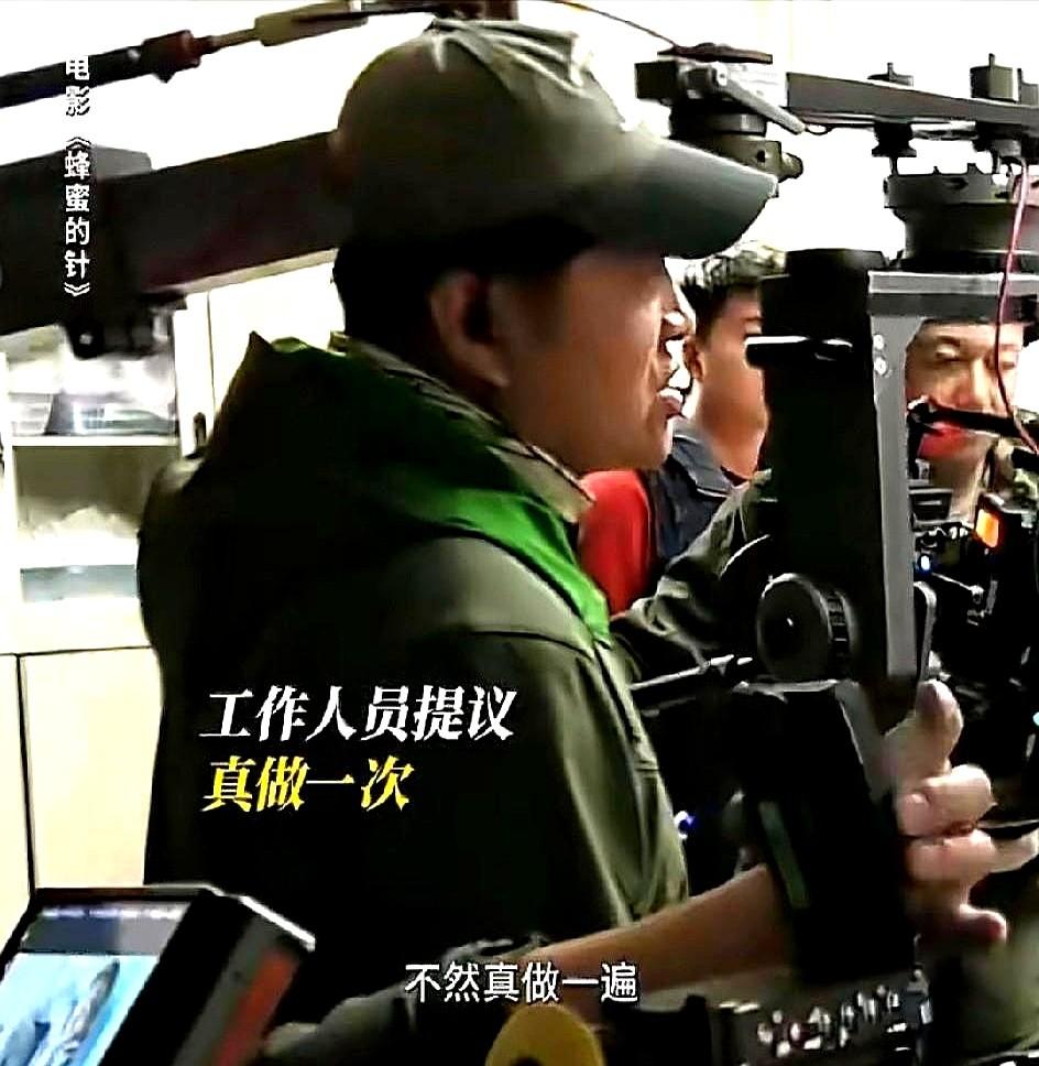 袁泉为了拍戏，居然主动要求做了一次真实胃镜。

在电影《蜂蜜的针》里，她饰演的研