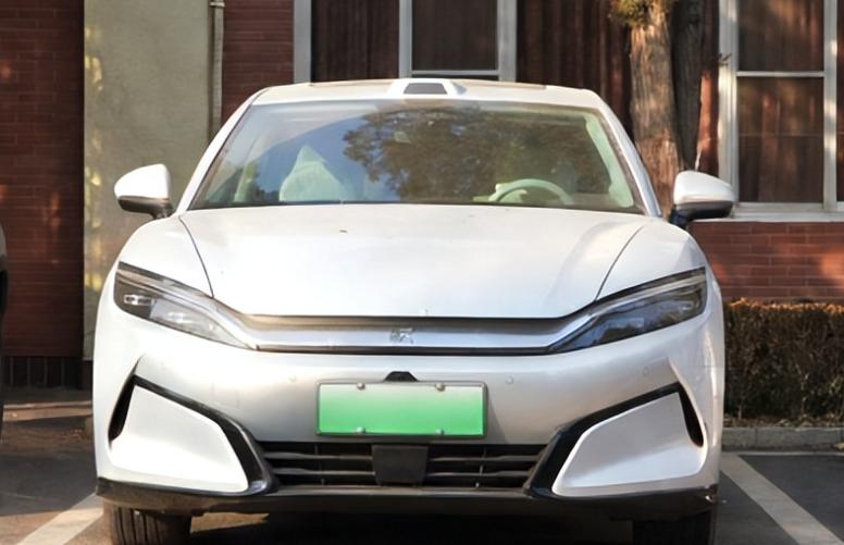 一个观点：比亚迪已经成为高知人群的用车首选！



现在大学校园里有个特别明显的