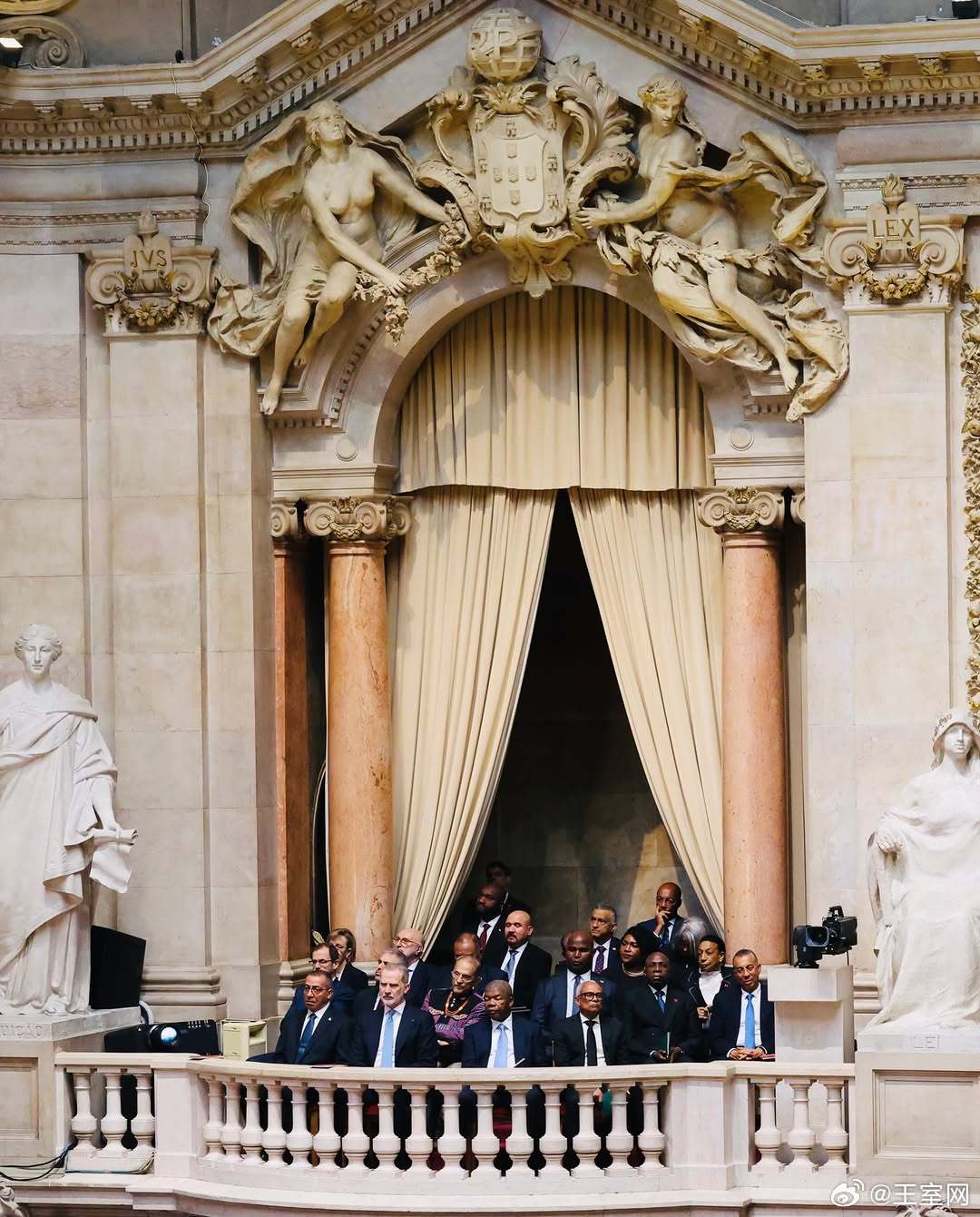 西班牙王室 🇪🇸3月9日，费利佩国王抵达葡萄牙里斯本出席葡萄牙共和国新总统安