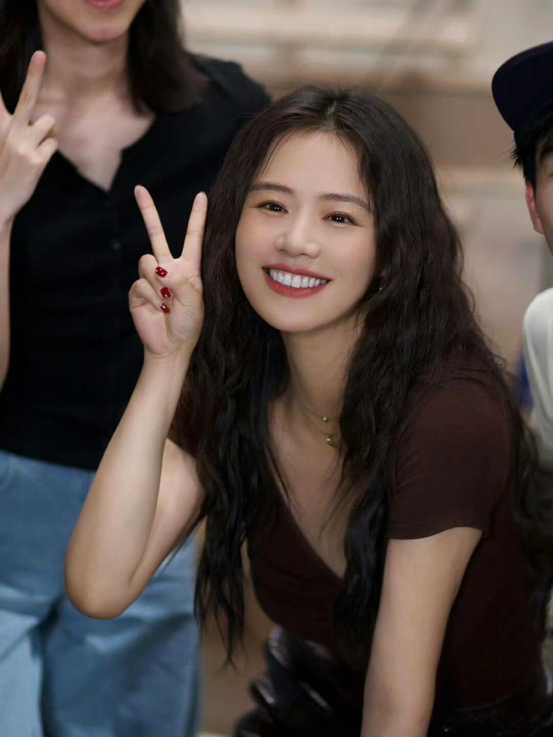 不知道马姓明星真的很抽象马思纯真的长在了青春疼痛文的审美点上，文艺氛围感拉满，自