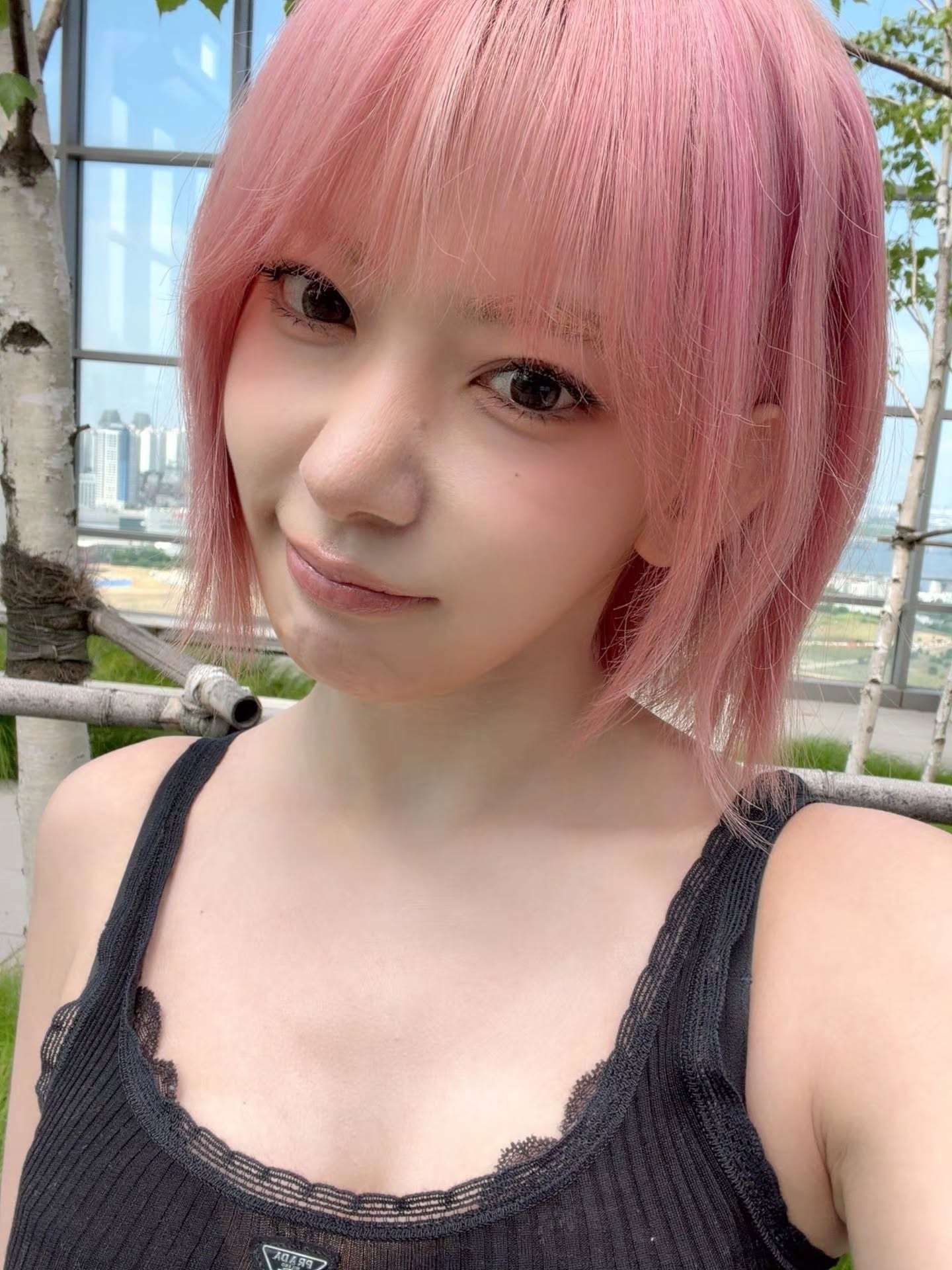 LESSERAFIM 🐱宮脇咲良炽烈樱绽 【IG】260608 宮脇咲良更新L