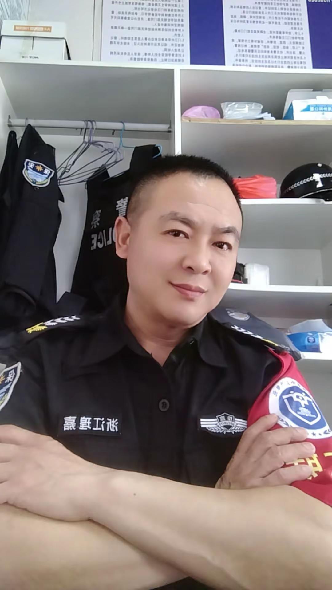 制服赋予的责任 穿制服的男人 穿工作服的男人最帅 更换新制服