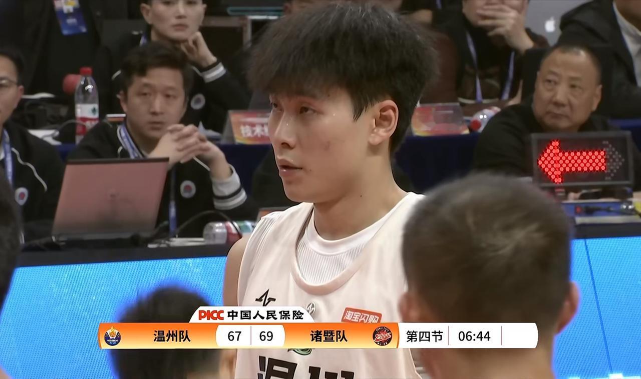 太硬了，诸暨队！杨少炜绝平三分将比赛拖进加时！
差点在常规时间见证奇迹，诸暨队与