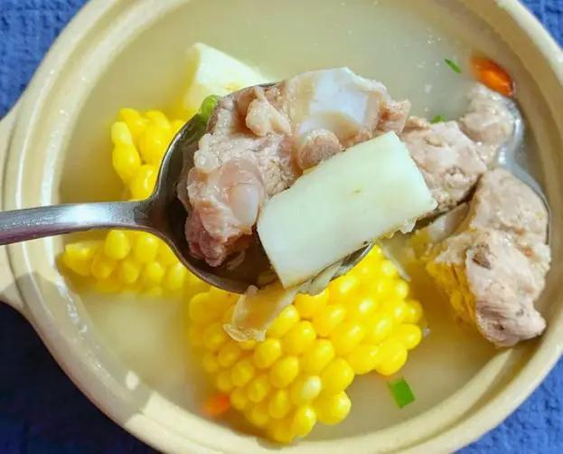 夏季养生从“吃甘”开始！玉米山药排骨汤这道家常菜成本低效果佳，阳气足精神好

一