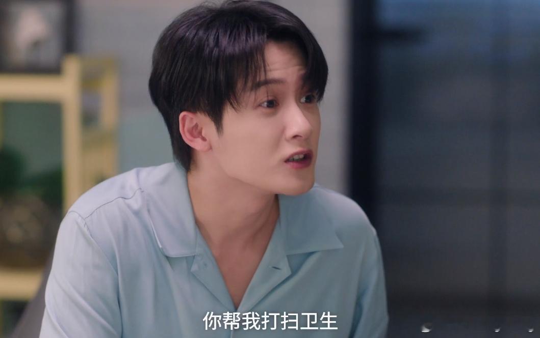 爱情有烟火白天同事晚上同居上班时温柔耐心引导女主成长，回到家中两人交流生活与工作