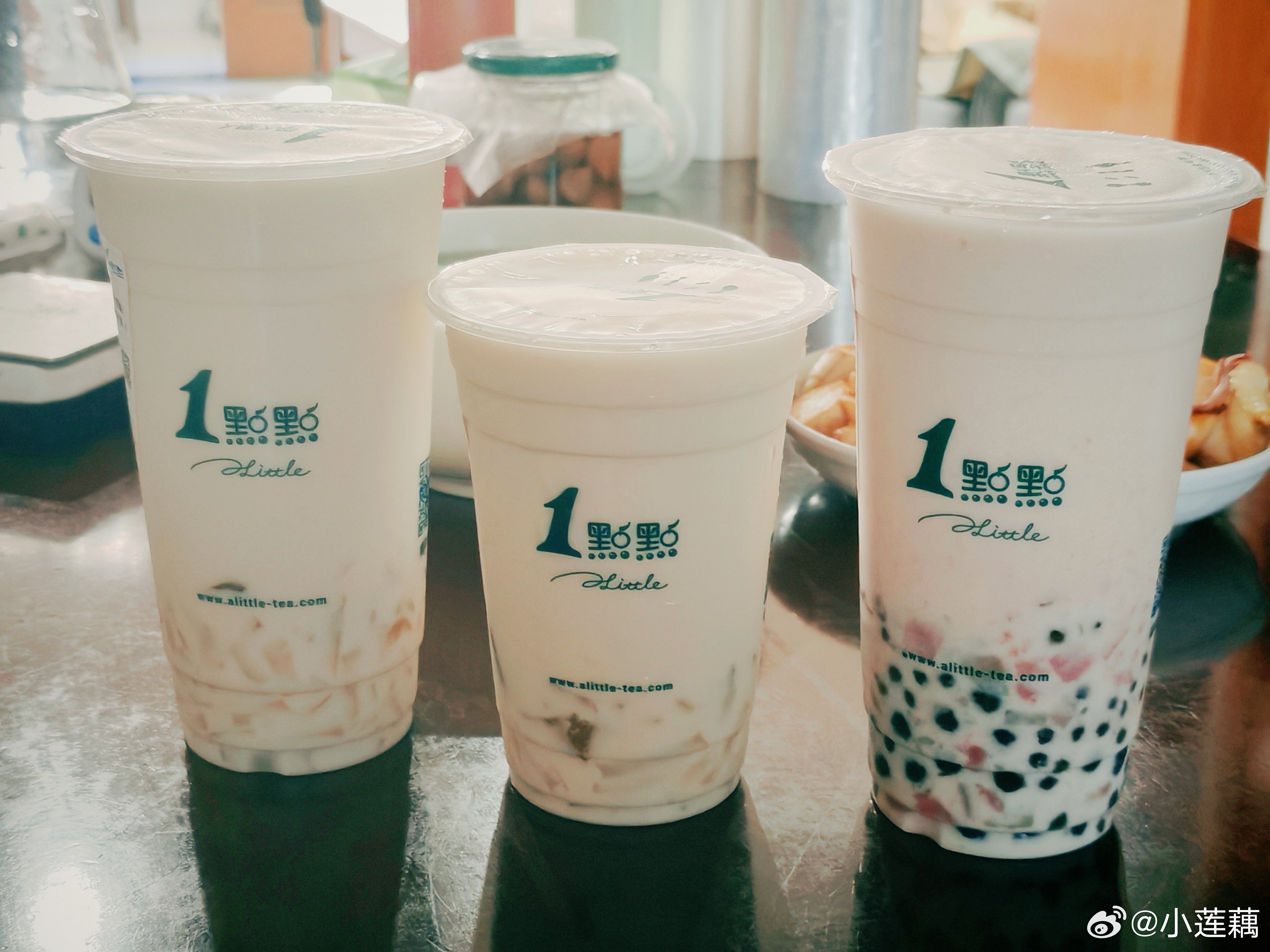 这三杯奶茶配送费22.9元，大热天，14公里，也不贵。 