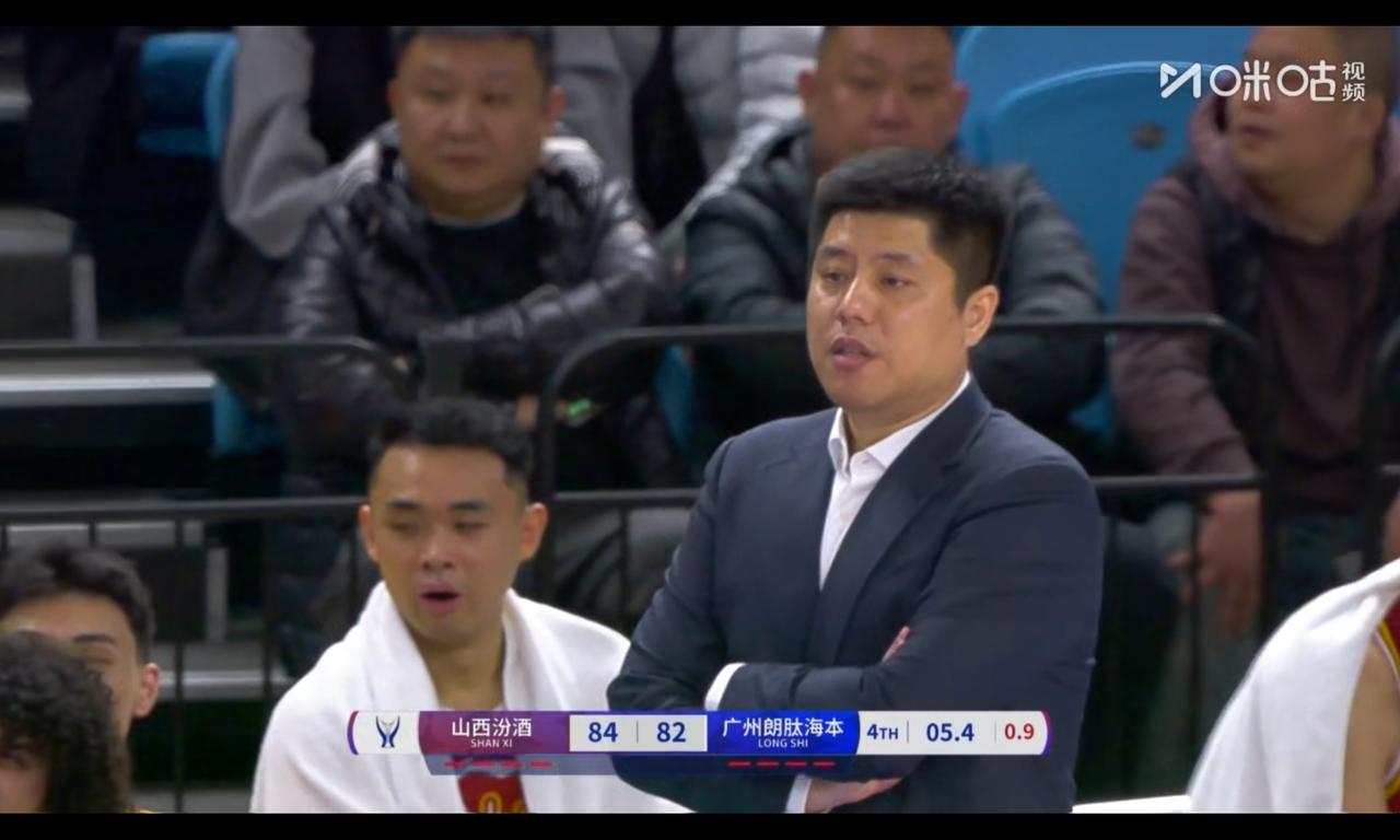 “闹他主教练”潘江拒绝裁判吹罚，葛昭宝掩护推人那么明显，不停抗议就给1个技犯吗？