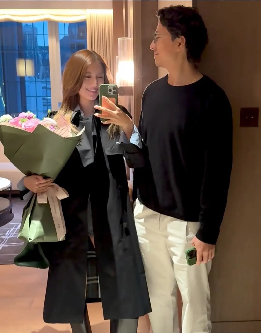 吴千语情人节晒夫妻合影：今年214和熊男一起过，超级甜蜜！ 