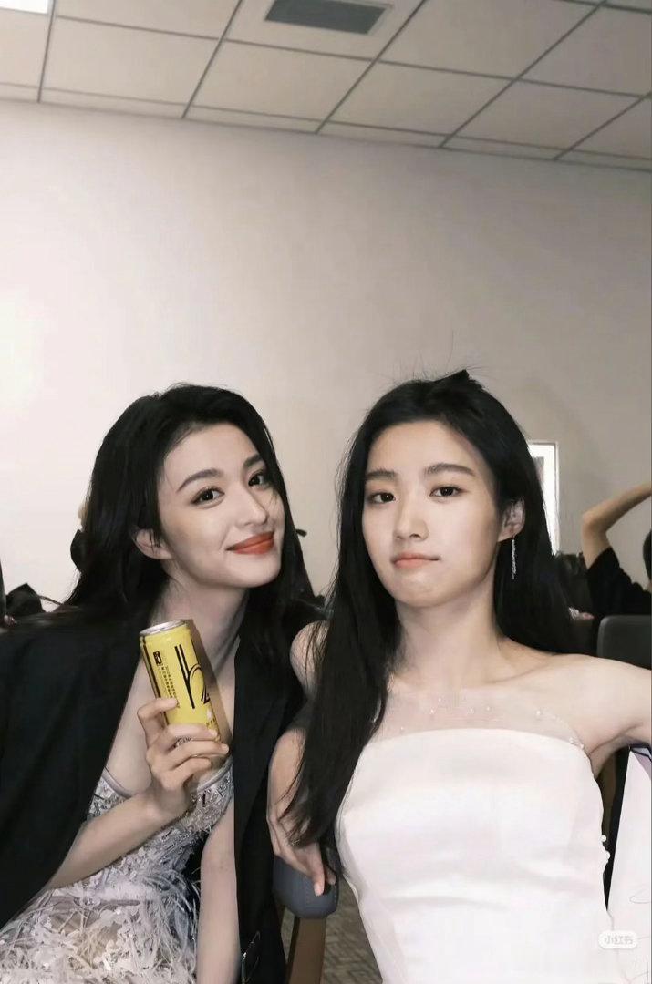 王楚然和卢昱晓这同框简直就是降维打击 