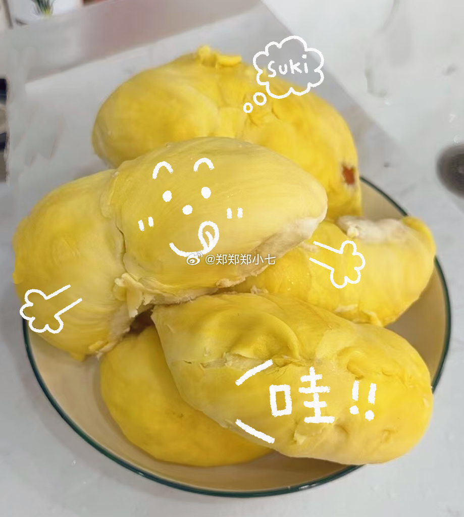 论想吃😋榴莲的心情达到了顶峰半夜淋着雨跑去楼下水果店买榴莲 ​​​