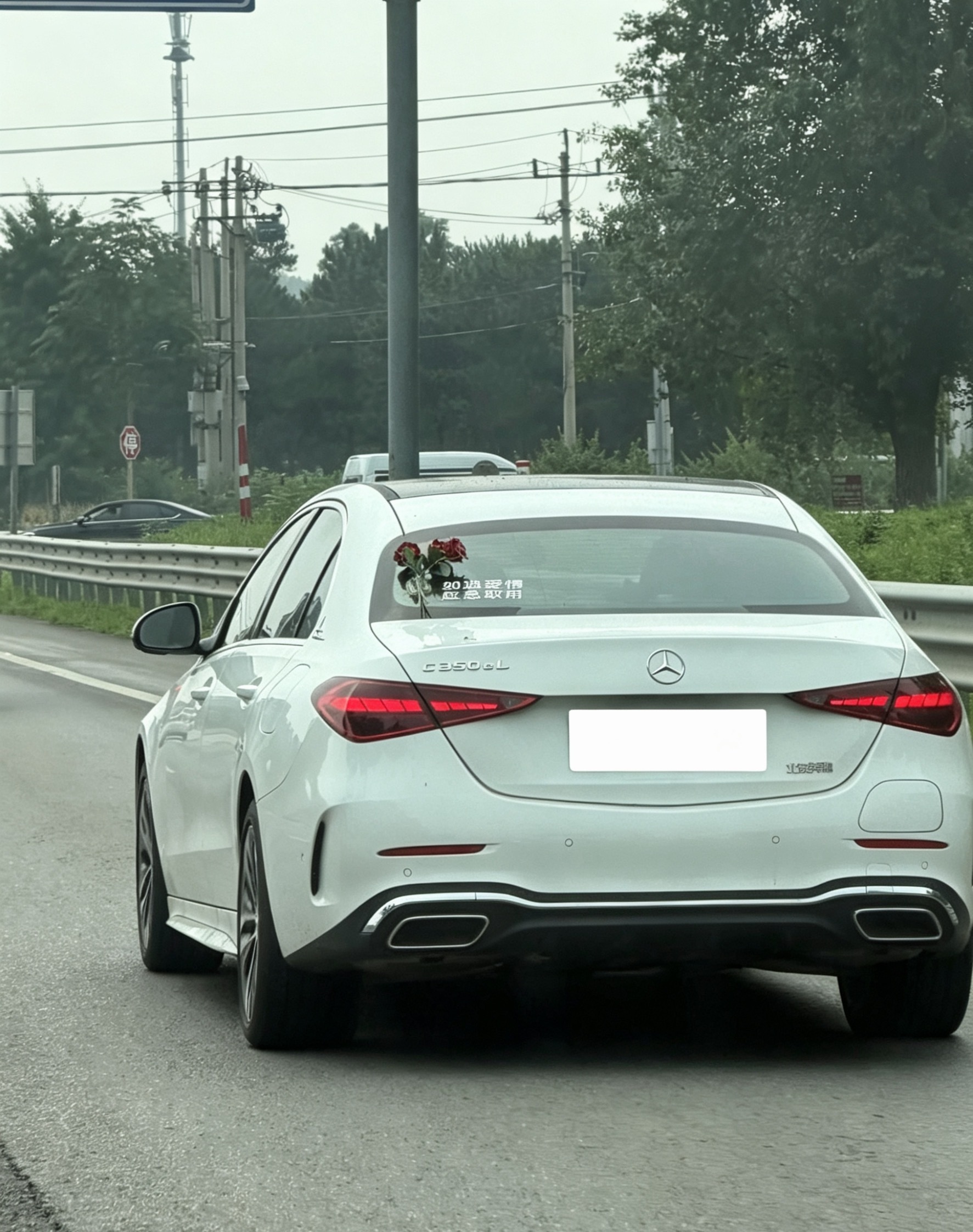 什么样的人会买一台40万的奔驰C350eL，浪漫的人。我和汽车的日常奔驰