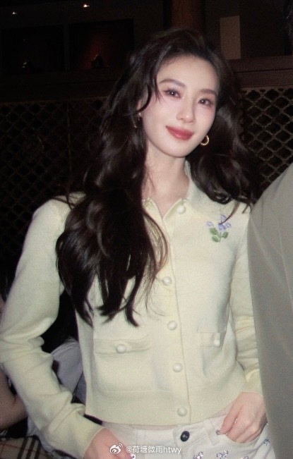 Celine衣服这么嫩的么？刘诗诗穿的好好看