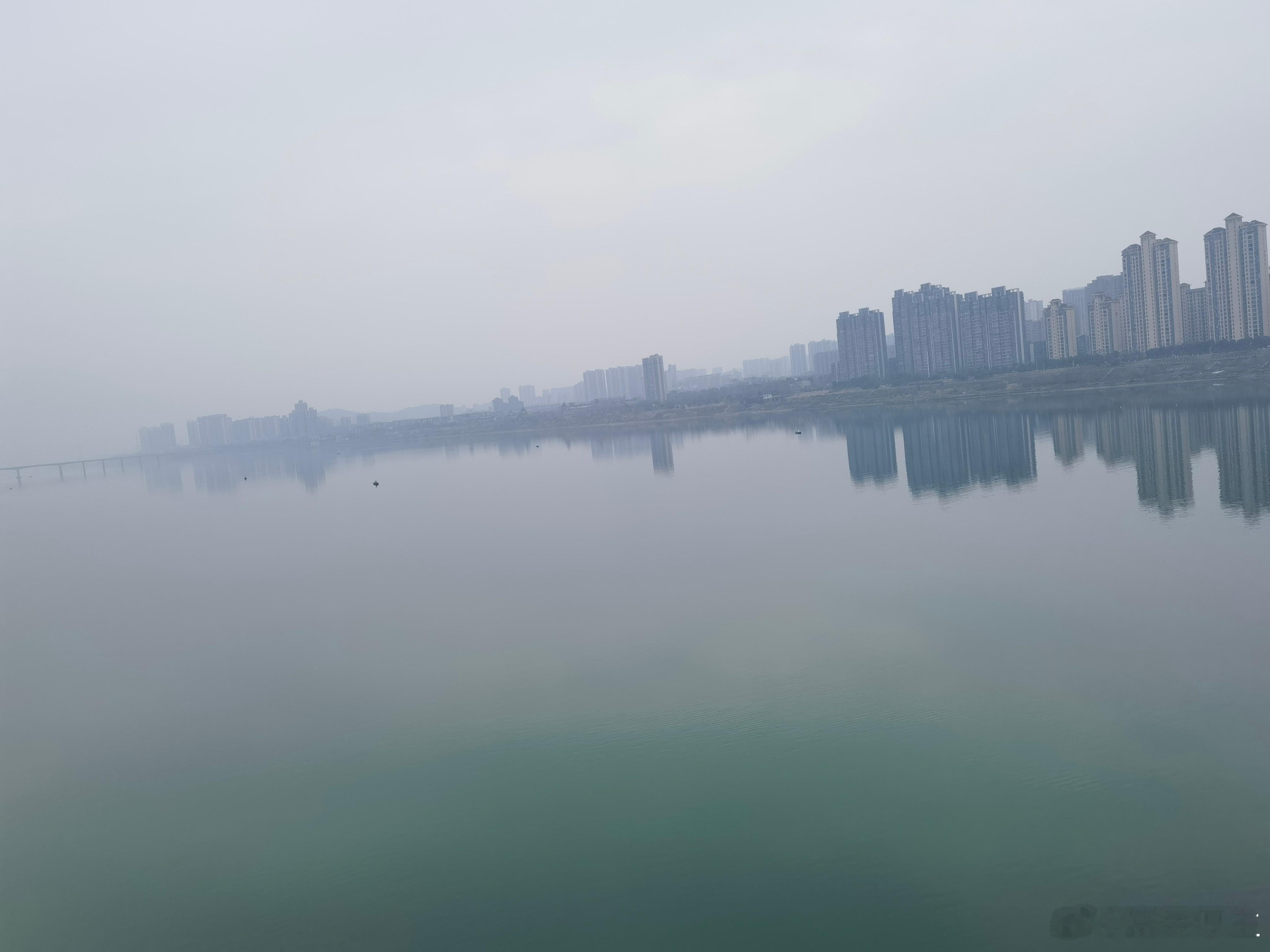 莲城行记乙巳仲冬，奉檄陪核察诸公重涉湘涟。晨起蓉园，竹影拂阶，新任常务执手嘱托，