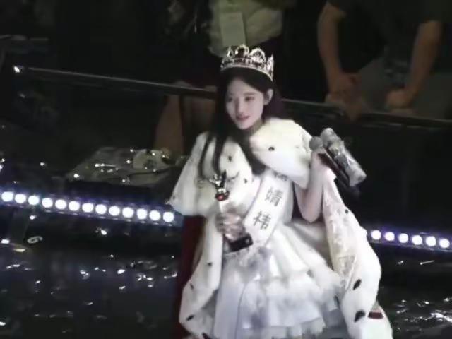 舞台上的你闪闪发光 鞠婧祎丝芭你没有心