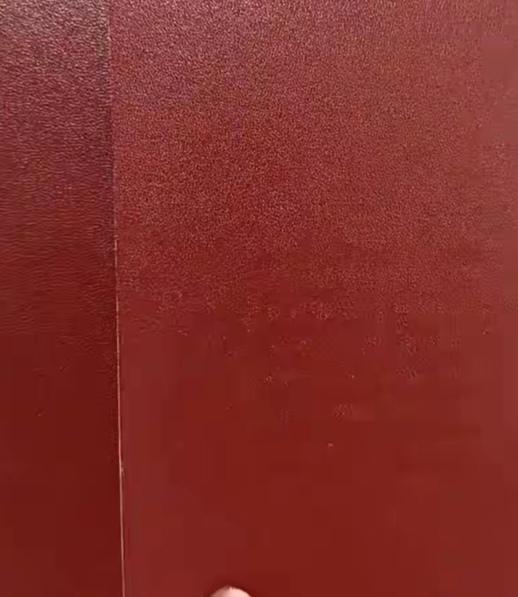 近日，离婚证背面有个暗藏的“囍”字，被网友发现后冲上了热搜。结婚证带有“囍”字属