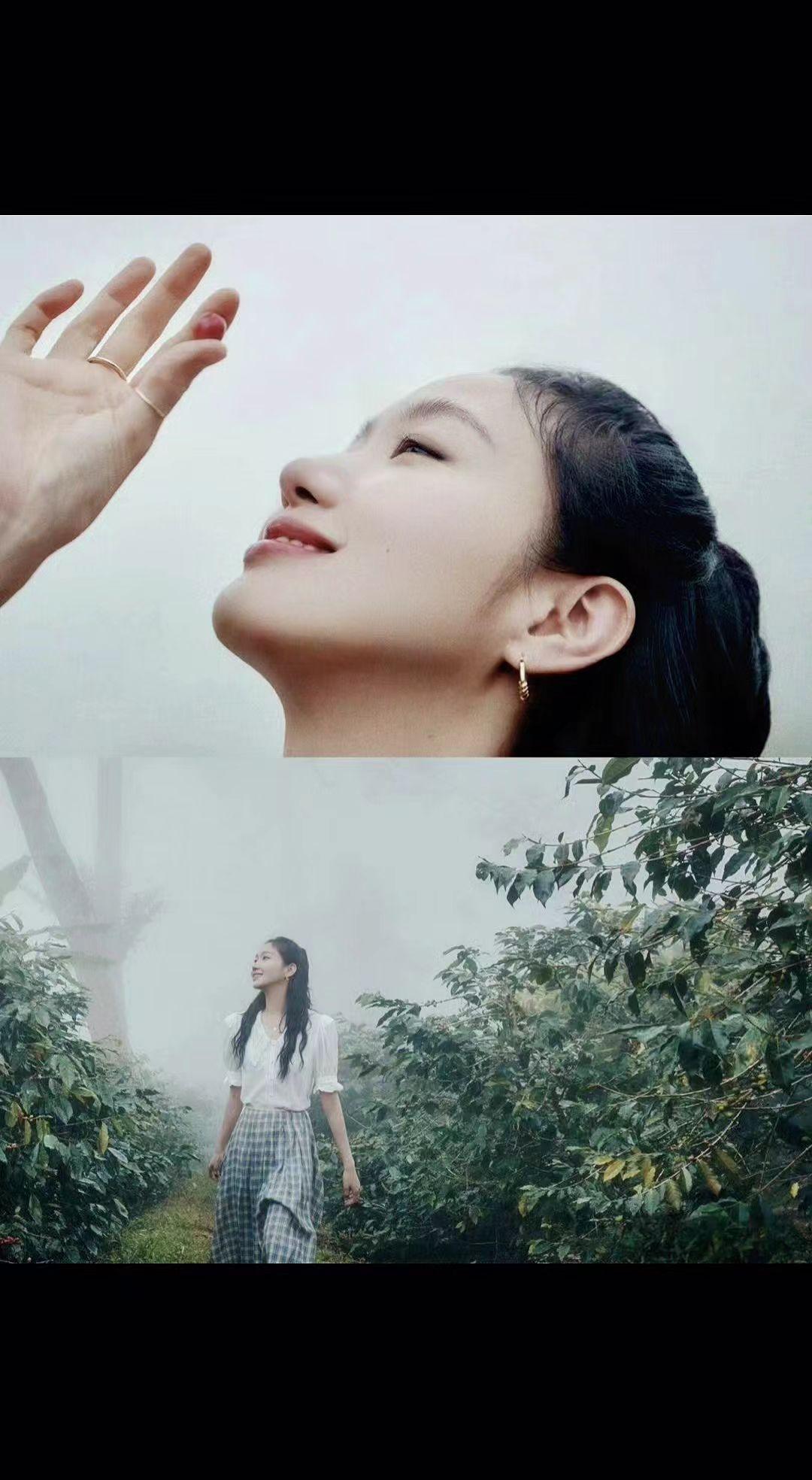 ☁️指尖追着雾跑，风把呼吸酿成诗。
树影婆娑处，心事都轻得像羽毛🍃