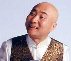 演员陈佩斯说，1998年是我最后一次上春晚，从那以后再也不去了，因为那里不是一个