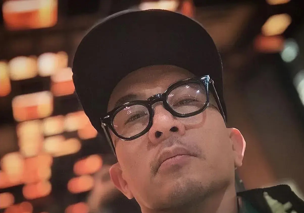 具俊晔这次悄无声息的离开湾湾再回来不知是何年何月了[祈祷]来时高高兴兴陪着老婆过