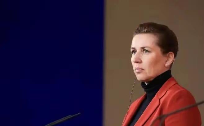 丹麦夹在中美俄大棋局间，却选边站队押注美国！如今美国要吞格陵兰，欧盟口头挺丹却难