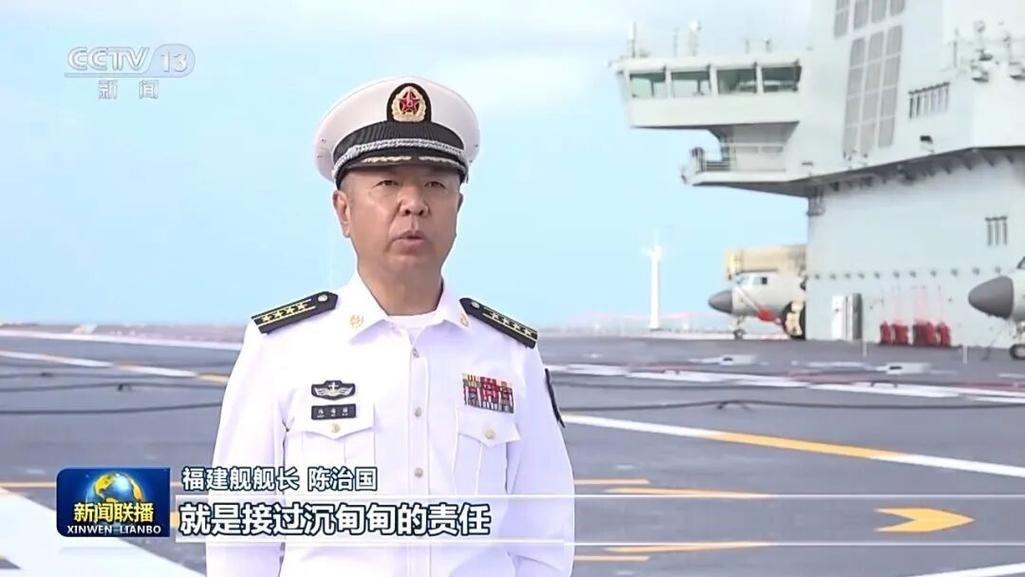 43岁，很多人可能正在职场里熬日子，或者面临着中年危机。但在咱们人民海军的最前沿