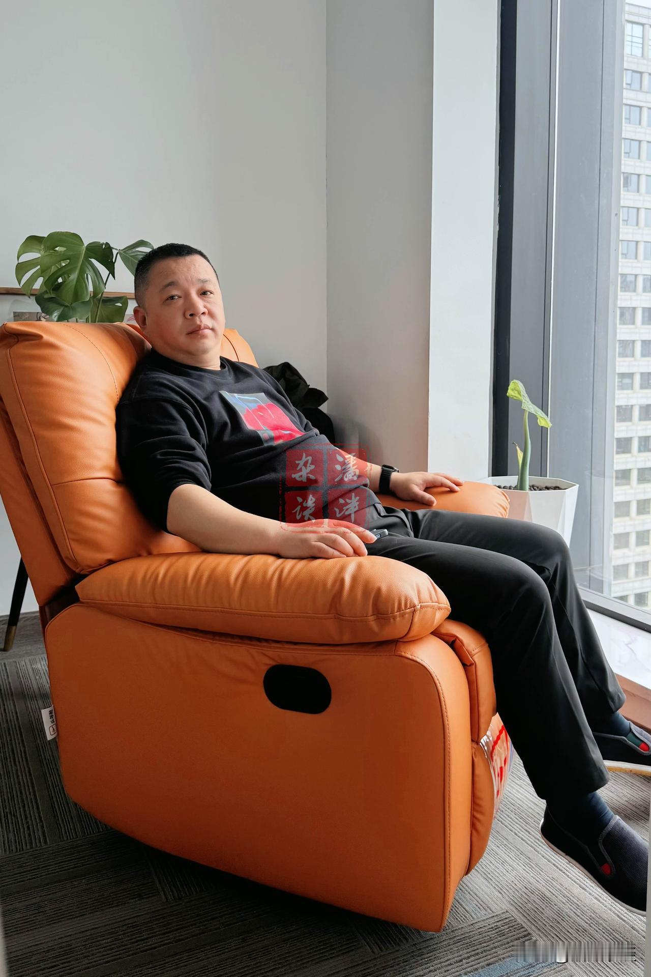 人生最有道理的四句话是：第一句，穷在犟和杠，总觉得自己对，什么事都爱争，也听不进