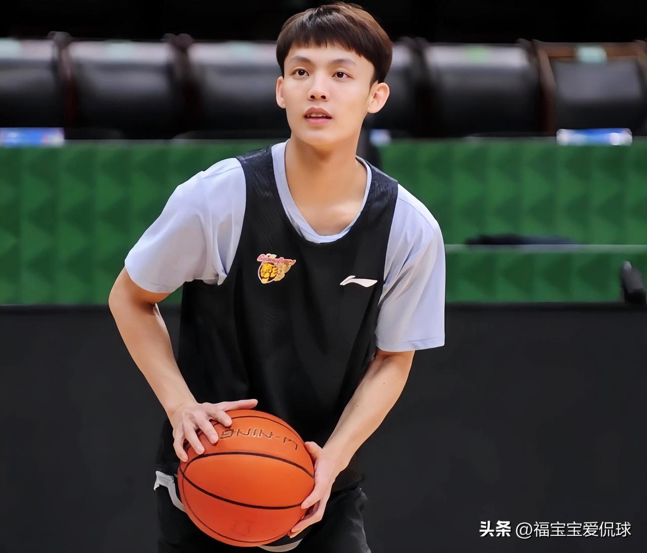 广东宏远未来5年国内5大主力都有谁？

1、徐杰 （控卫，但得有球权在手，要不然