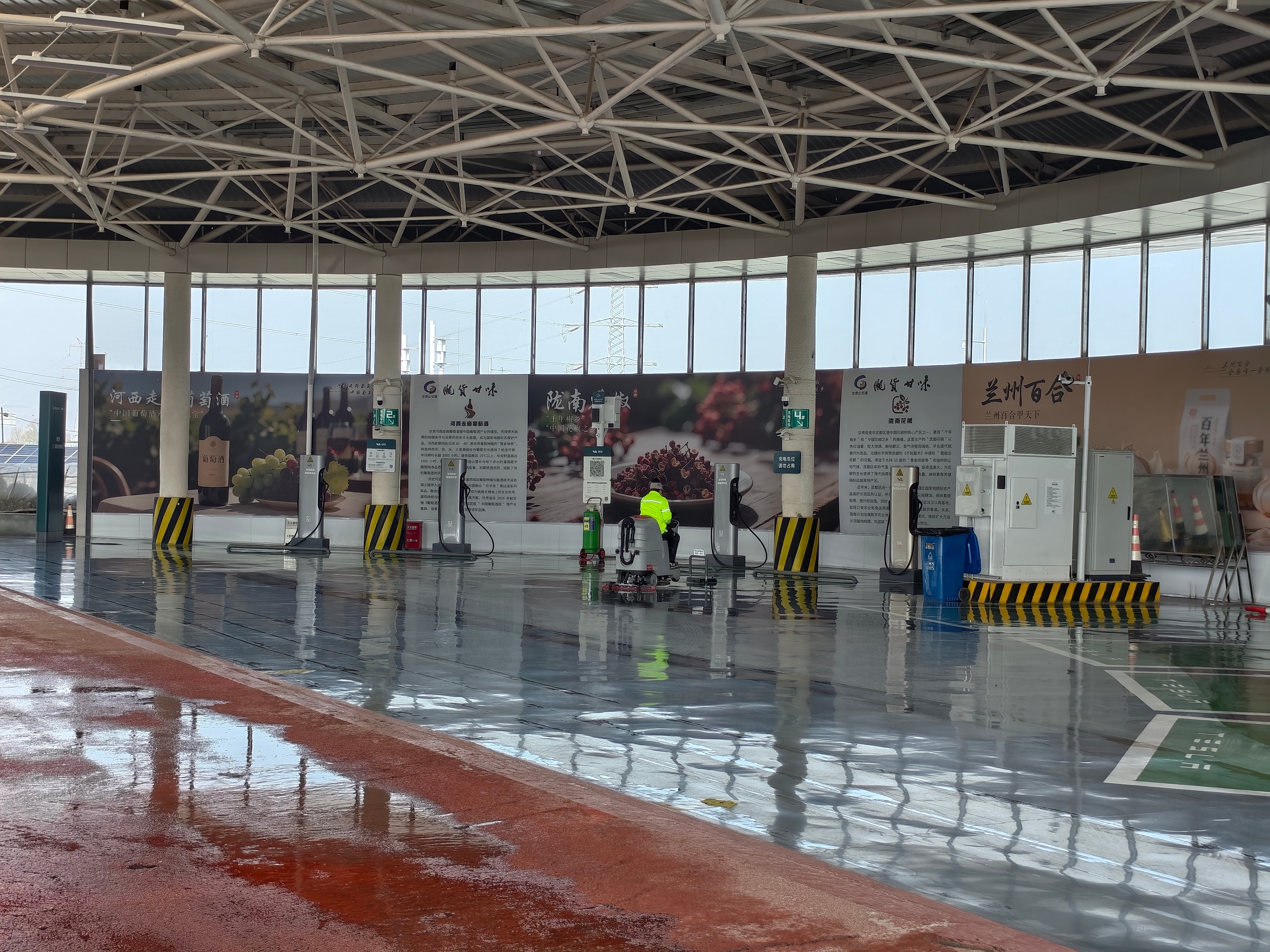 小鹏G7第二代VLA智驾5000公里横穿中国第四天，兰州奔西安经停接驾嘴服务区。