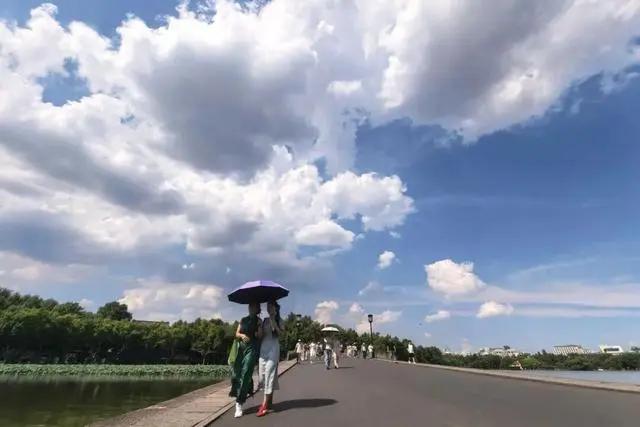 高温天为啥不能"人工降雨"解暑？这问题问得好，答案有点反常识

连续40℃的天气