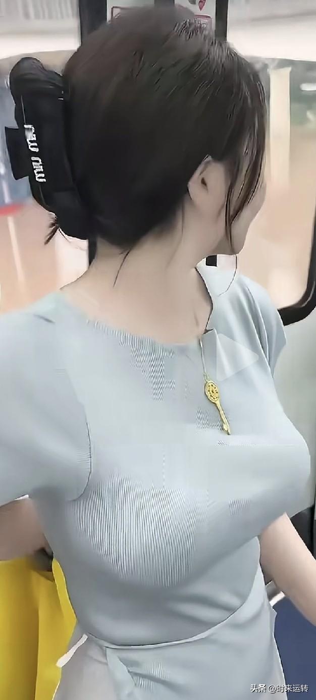 男人们都注意了，亲测，女人是要哄着来的！
      和我关系暧昧的女同事，前段