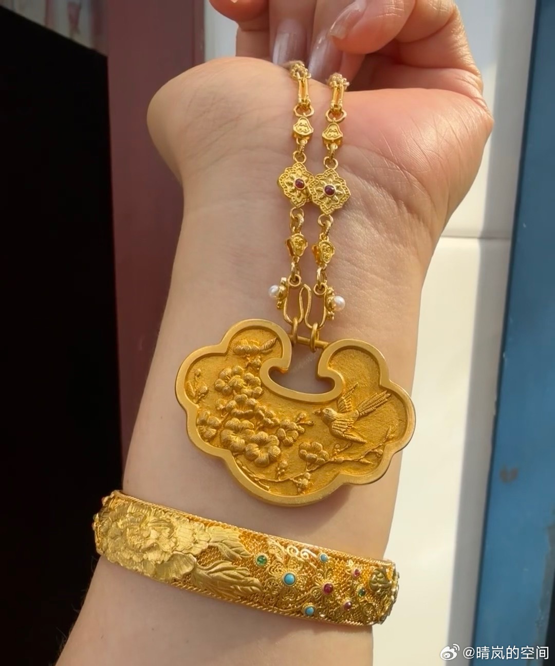 黄金直线涨破4320美元黄金又大涨了，坚持的人终于有信心了，黄金还是适合长期持有