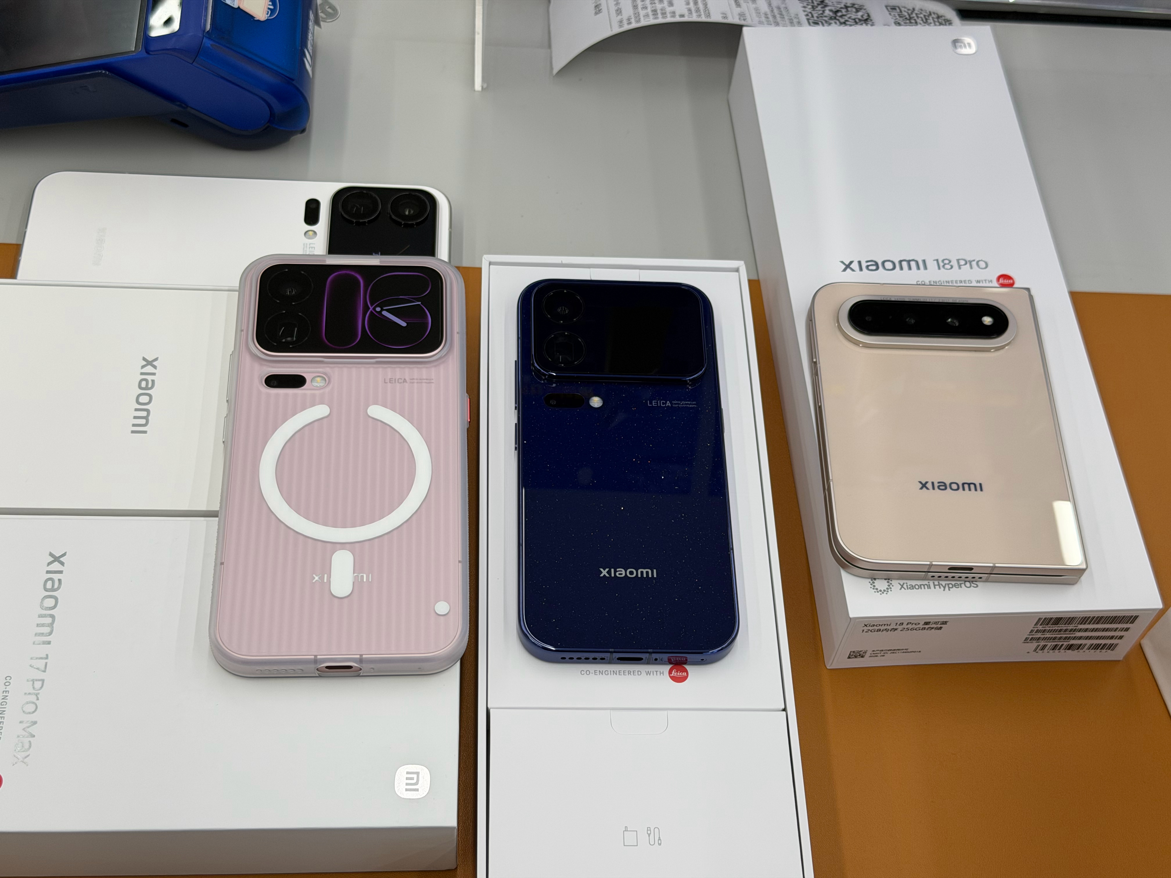 又来提一台小米 18 Pro，集齐小米 18 全系机型[酷]  ​​​