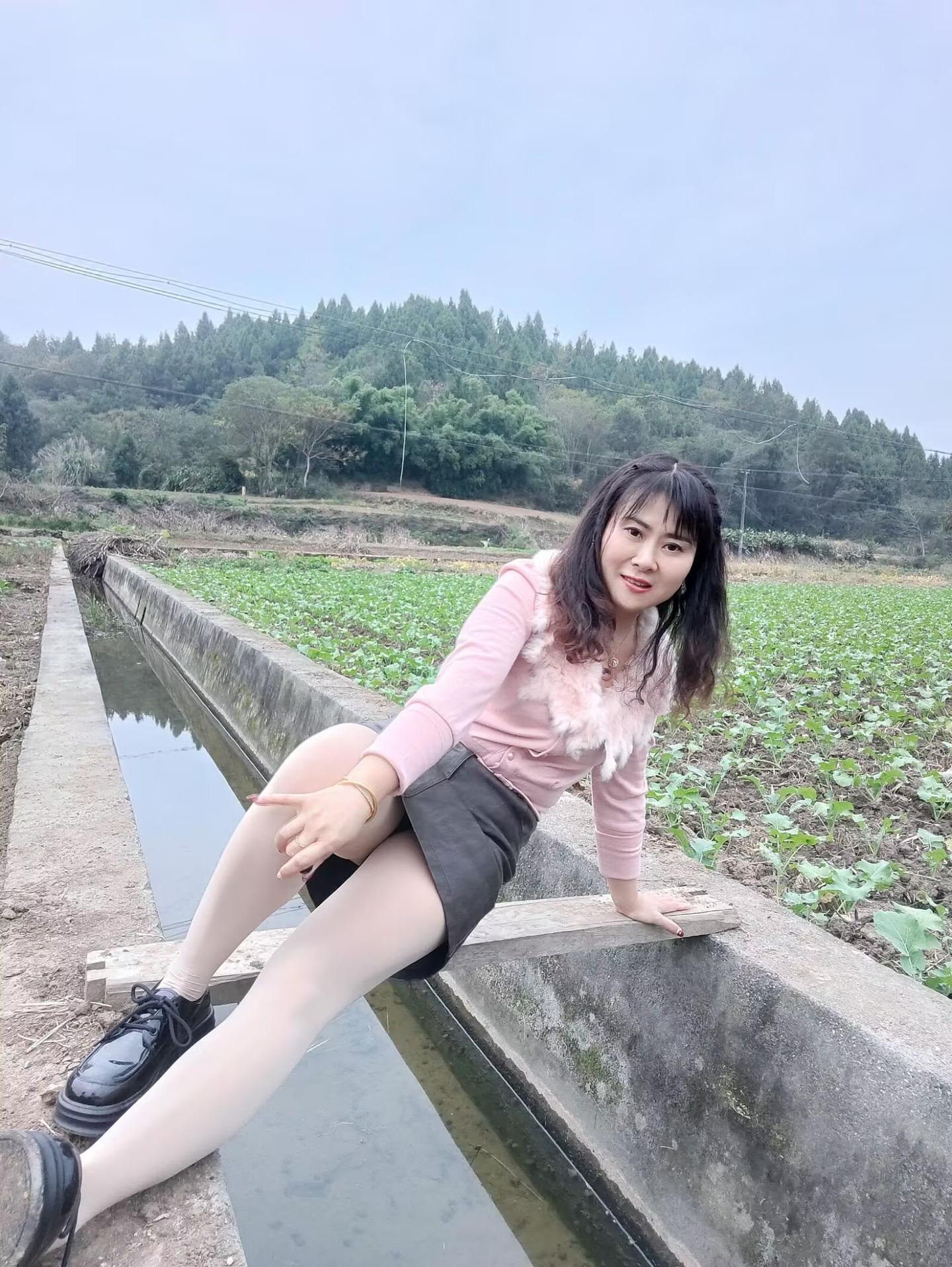 回不去当年 回不到从前，回不去的又 何止是时间，这一趟人间 无论怎么选...